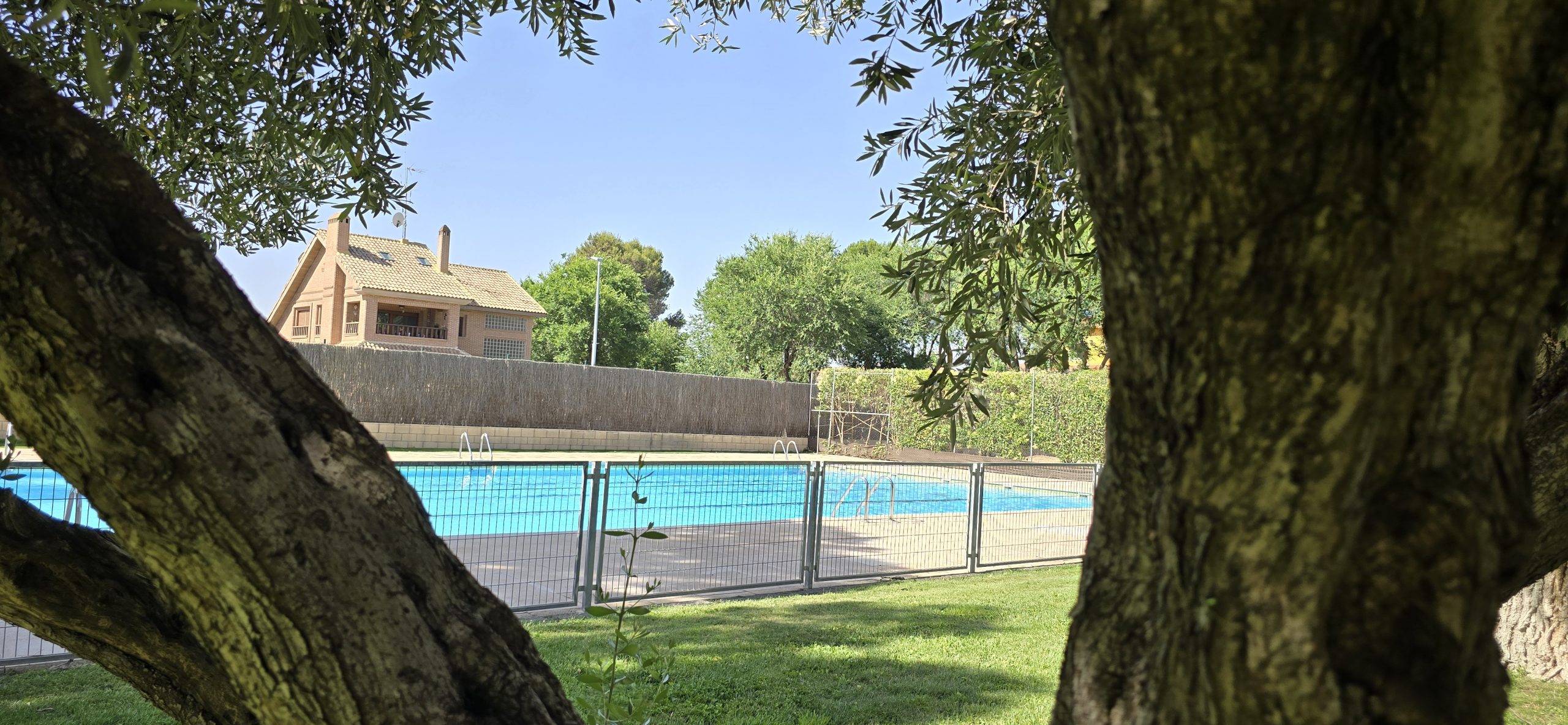 Piscina El Robledal Piscina El Robledal