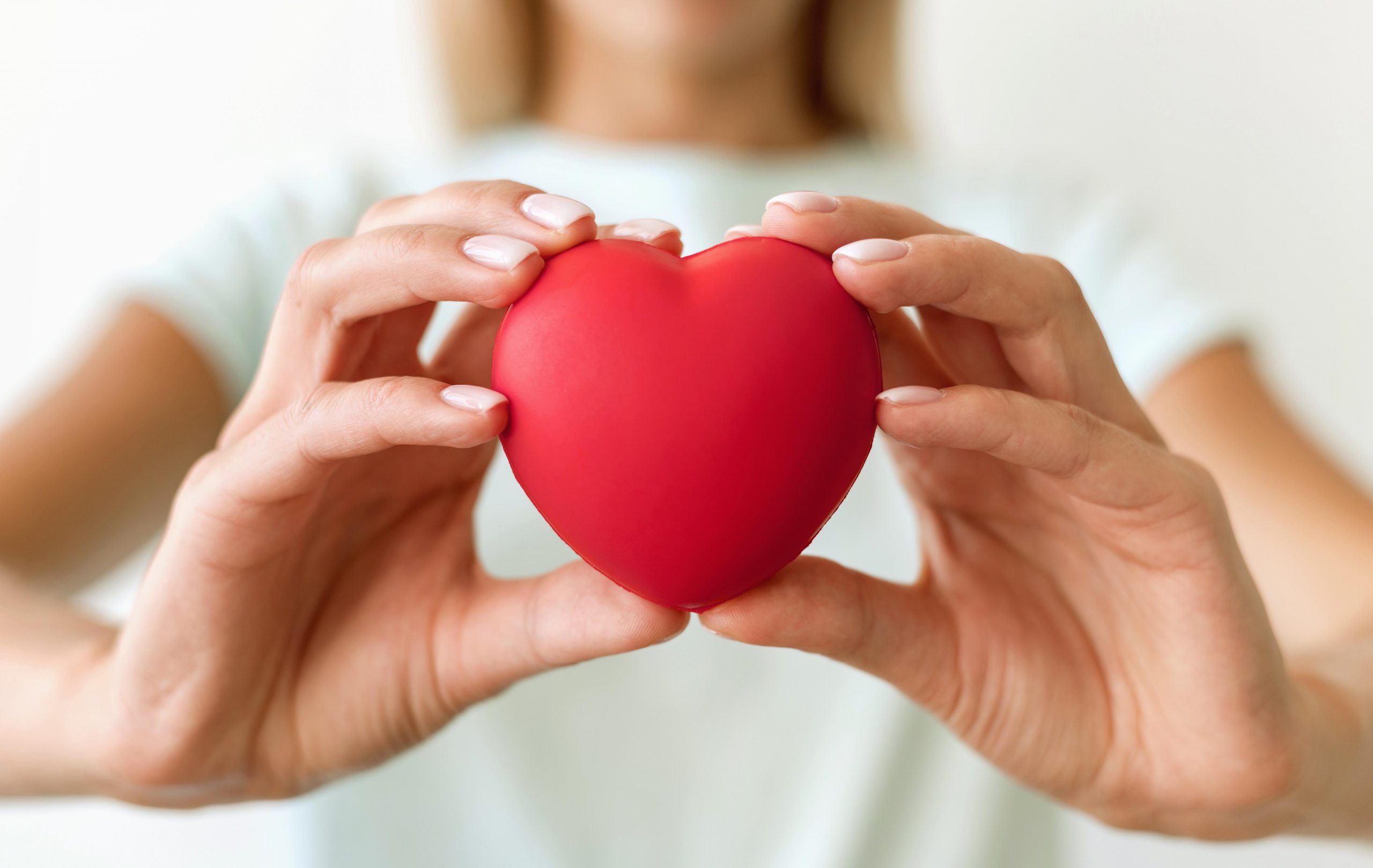 mujer-defocused-con-forma-de-corazon mujer-defocused-con-forma-de-corazon