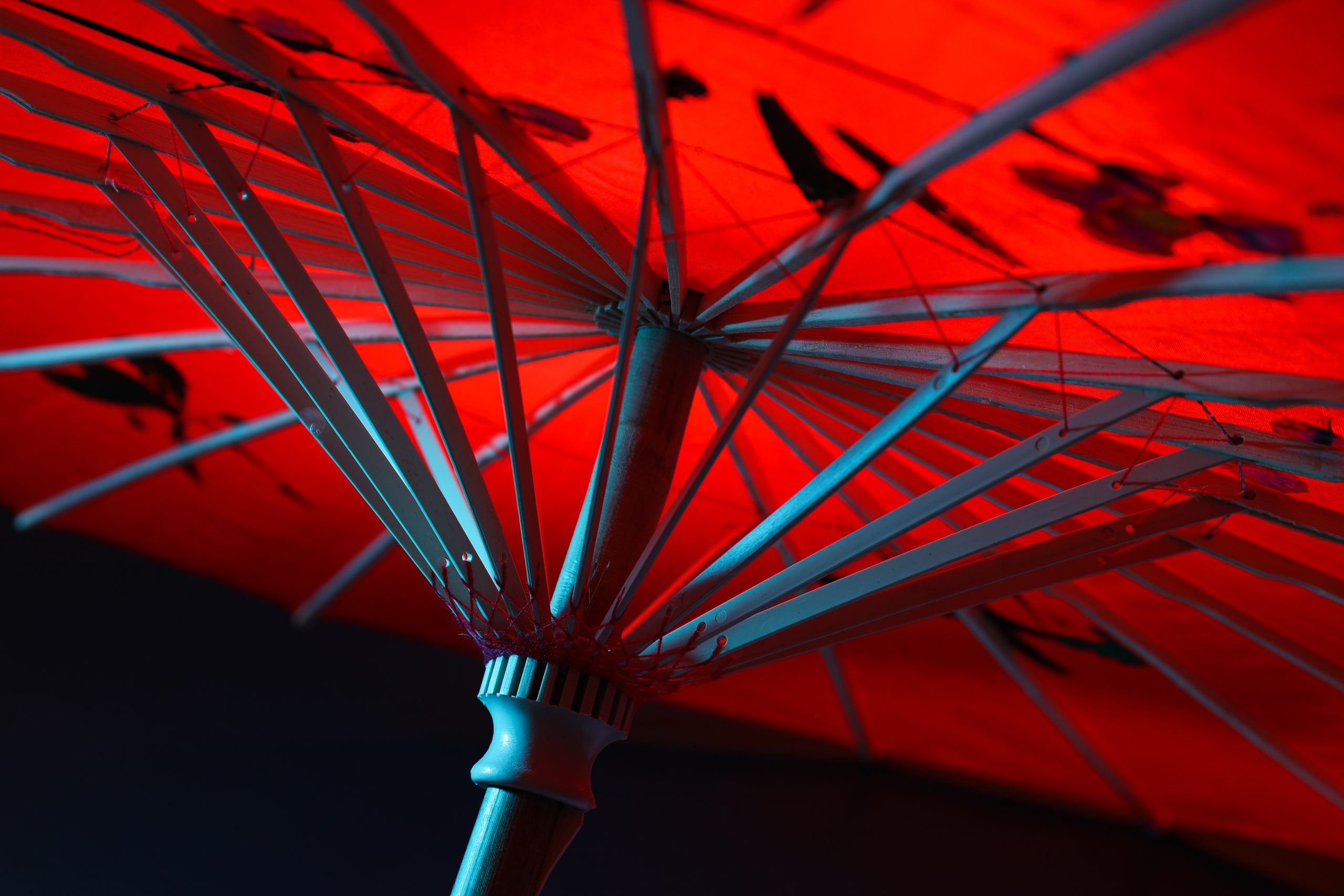 A beautiful red Japanese umbrella with illumination paraguas rojo