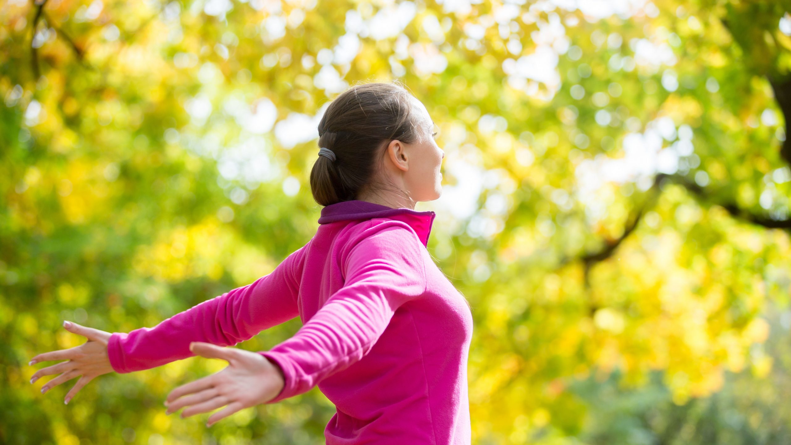 mujer naturaleza bienestar