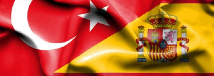 54428680-ondeando-la-bandera-de-españa-y