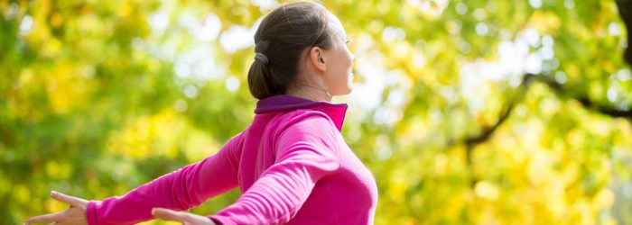 mujer naturaleza bienestar