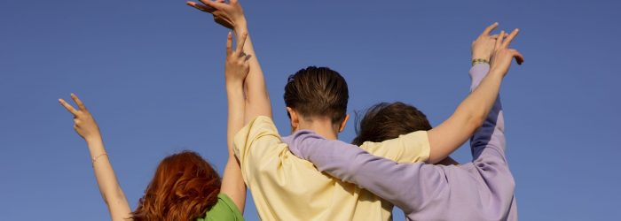 medium-shot-teenagers-being-friends