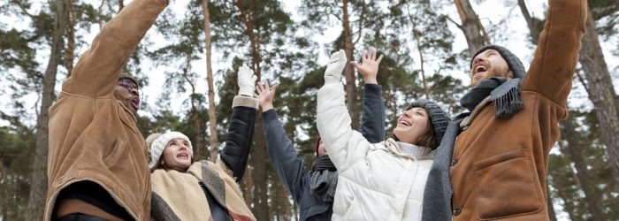 reunion-de-amigos-de-tiro-medio-en-invierno