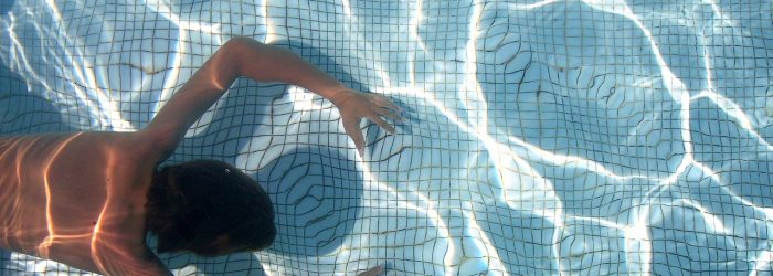 swimming-97509_1280